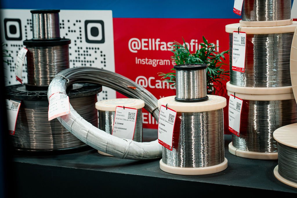 Bobinas de arames e fios em exposição