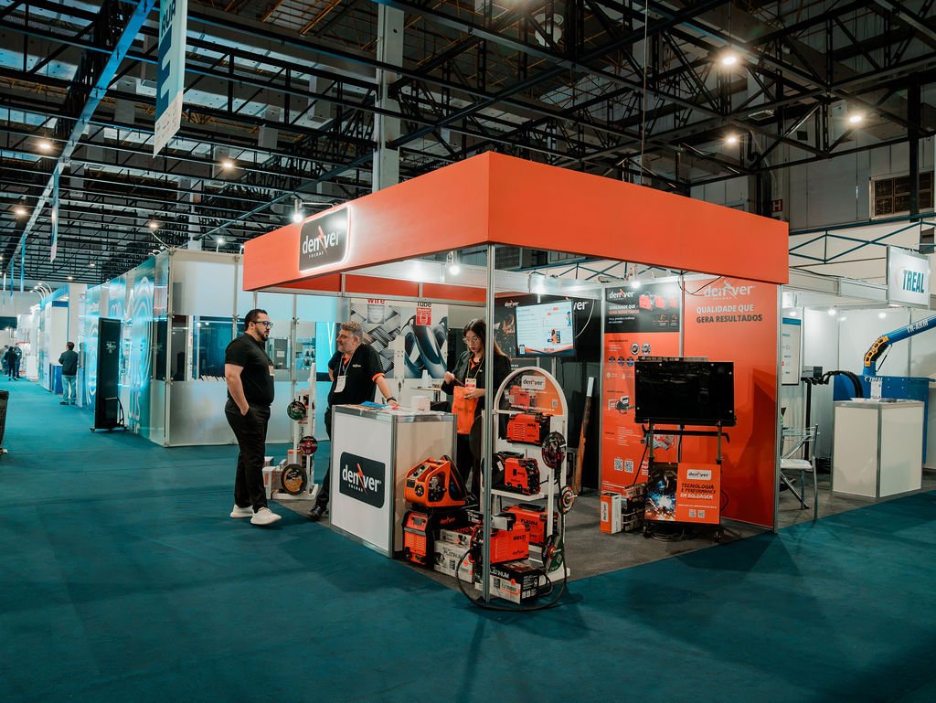 Estande com equipamentos e soluções do setor