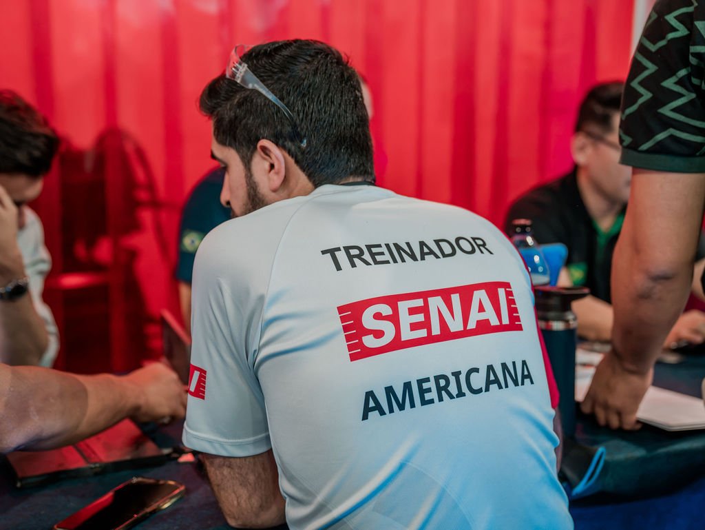 Competidor no Campeonato de Soldagem SENAI-SP